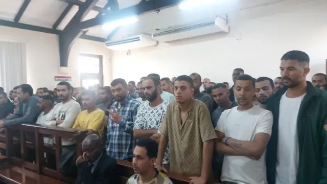 صورة لمحاكمة الليبيين قبل إطلاق سراحهم