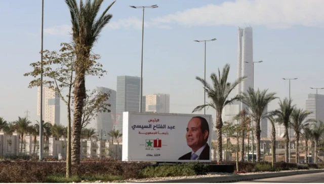 Panneau avec la photo du president Le président Abdel Fattah al-Sissi 