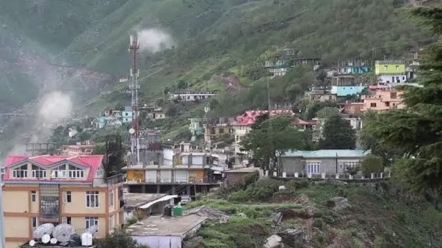 उत्तराखंडमध्ये हाटी समुदाय जौनसारी समुदायाचा भाग मानला जातो.