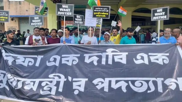 সাঁতরাগাছি স্টেশনের ছবি