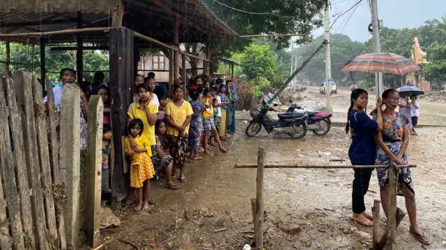 နေပြည်တော် တပ်ကုန်းက ရေဘေးသင့်ပြည်သူများ 