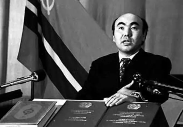 Аскар Акаев