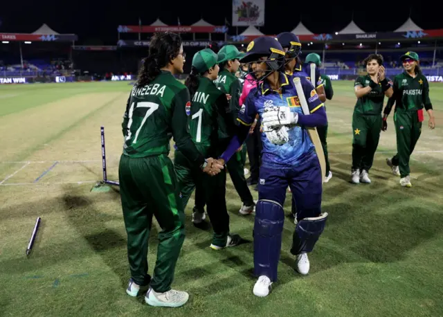  නියමිත පන්දු වාර 20 අවසානයේ දී ශ්‍රී ලංකා කණ්ඩායමට කඩුලු 9ක් දැවී රැස් කිරීමට හැකි වුයේ ලකුණු 85ක් පමණි.