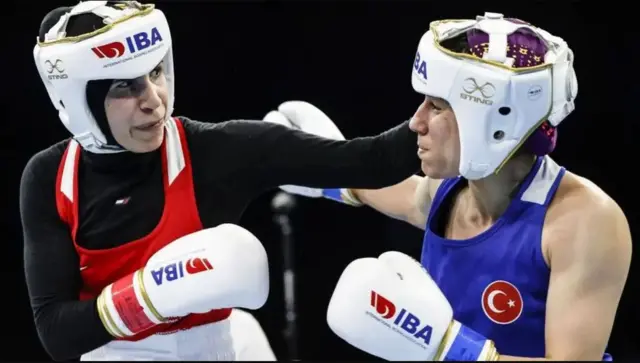 Nassar (bidix) waxay ku guuleystay 18 feer waxaana laga badiyay 22 