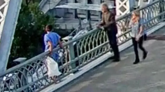 Співак Джон Бон Джові підійшов до жінки, яка хотіла стрибнути з мосту, і вмовив її цього не робити