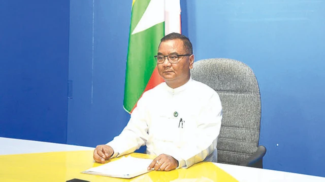 စစ်ကော်မရှင်ပြောခွင့်ရ ဗိုလ်ချုပ်ဇော်မင်းထွန်း (ပုံဟောင်း)