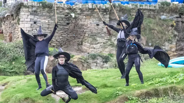 এ দিনে নানা ধরনের খেলা হয়