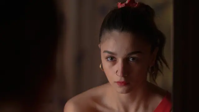 พทรูนิสสา แสดงโดยอาเลีย บาตต์