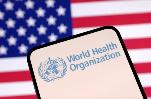 لوگوی سازمان صحت جهانی و پرچم امریکا