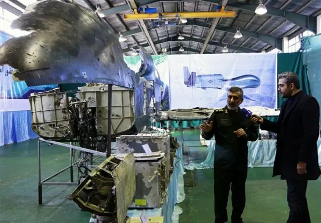 نمایش لاشه پهپاد گلوبال هاوک آمریکایی در مقر نیروی هوافضای سپاه پاسداران 