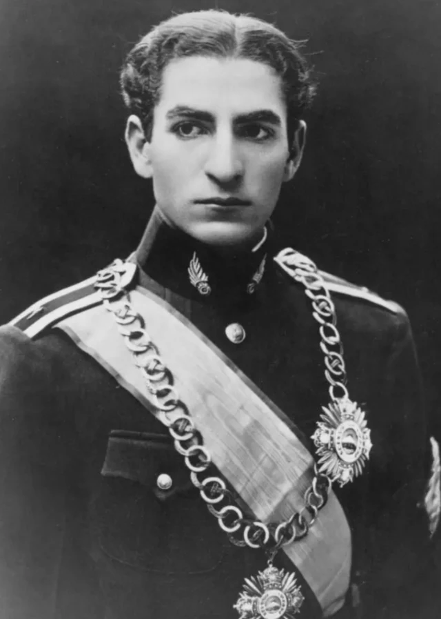 ਆਪਣੀ ਜਵਾਨੀ ਵਿੱਚ ਈਰਾਨ ਦੇ ਸ਼ਾਹ।