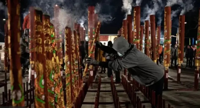 Кытайда Жаңы жыл тосуудан бир көрүнүш