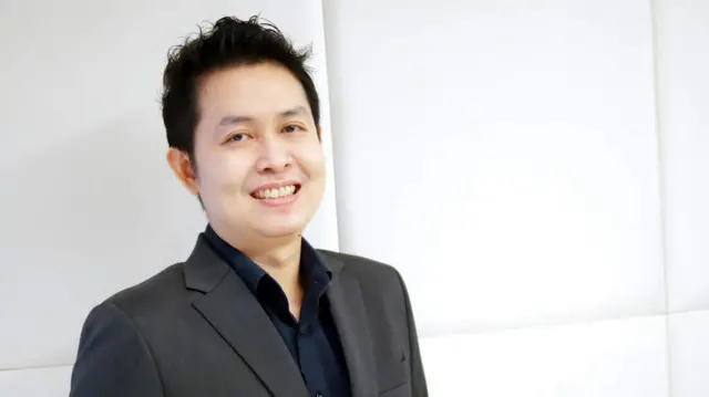 นายสถาพน พัฒนะคูหา ประธานเจ้าหน้าที่บริหารและผู้ก่อตั้ง บริษัท สมาร์ทคอนแทรคท์(ไทยแลนด์) จำกัด 