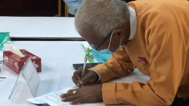 ၂၀၂၀ ရွေးကောက်ပွဲအတွက် ကိုယ်စားလှယ်လောင်းစာရင်းမှာ နာမည်တင်သွင်းနေတဲ့ ဒေါက်တာဇော်မြင့်မောင်