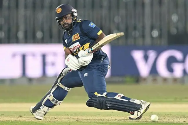  இலங்கை கேப்டன் சரித் அசலங்கா.
