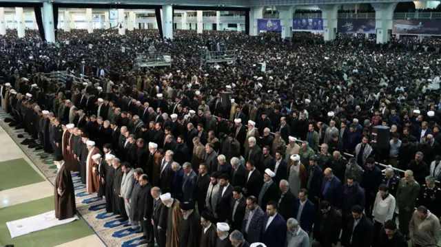 علی خامنه‌ای، رهبر ایران، برای اولین بار پس از ۸ سال، در ۱۷ ژانویه ۲۰۲۰ در مصلی امام خمینی تهران، نماز جمعه را اقامه کرد.