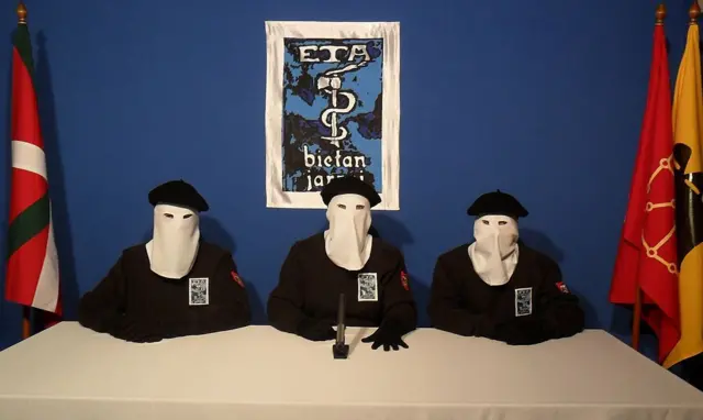 Yüzleri kapalı ETA militanları