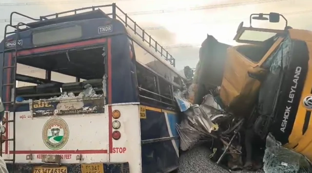 చేవెళ్ల వద్ద బస్సు ప్రమాదం