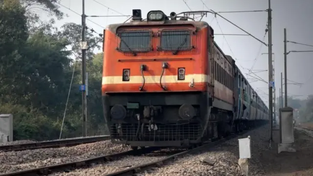 மாட்டிறைச்சி, மும்பை ரயில், முதியவர் மீது தாக்குதல் 