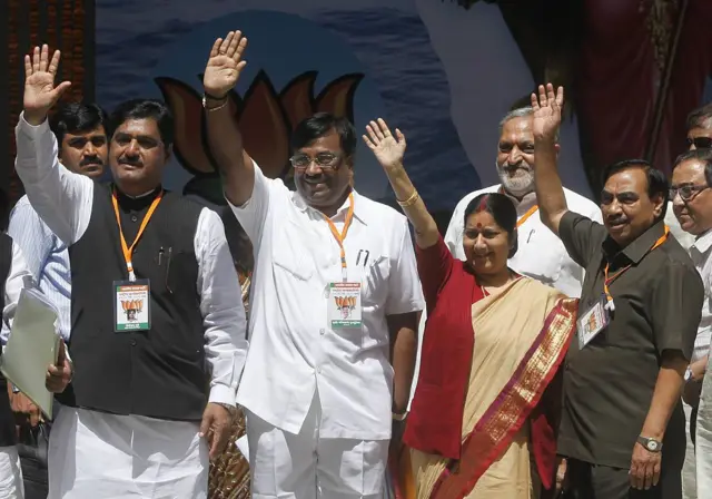 महाराष्ट्रातील भाजपचे तीन ओबीसी नेते - गोपीनाथ मुंडे, सुधीर मुनगंटीवार आणि एकनाथ खडसे 