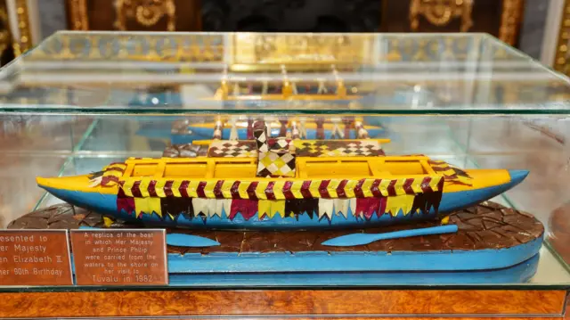 подарок королеве