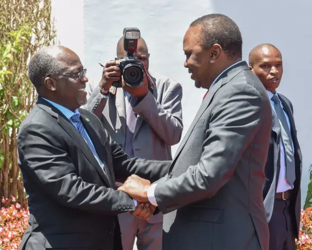 Rais Magufuli na Rais Kenyatta