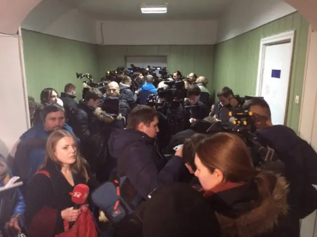 Журналісти у коридорах суду