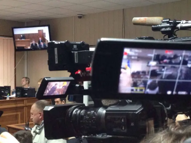 У Святошинському суді слухають Віктора Януковича