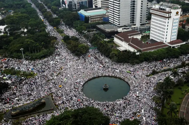 demo ahok