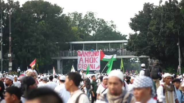 Demo AHok