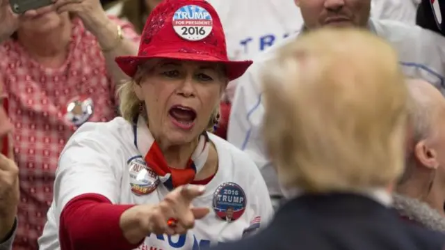 Seguidora en rally de Trump.