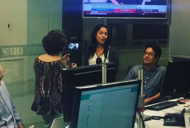 Periodistas de BBC Mundo realizando el Facebook Live