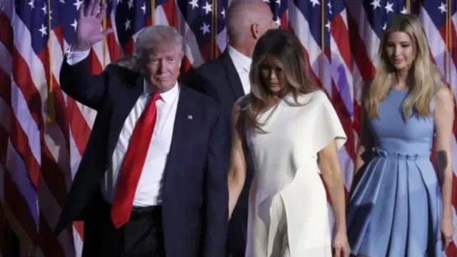 Trump junto a Melania tras el discurso