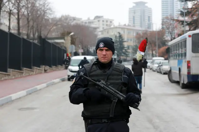 Ankara'daki Rusya Büyükelçiliği önünde yoğun güvenlik önlemi alındı.