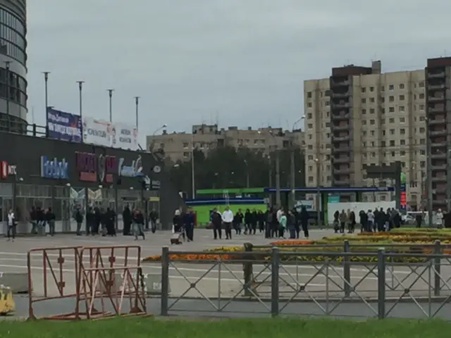 У Ледового дворца до приезда полиции
