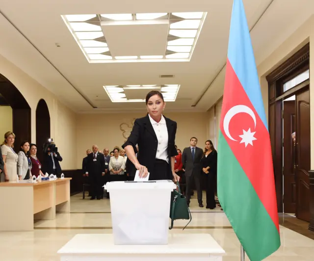 Mehriban Əliyeva səs verir