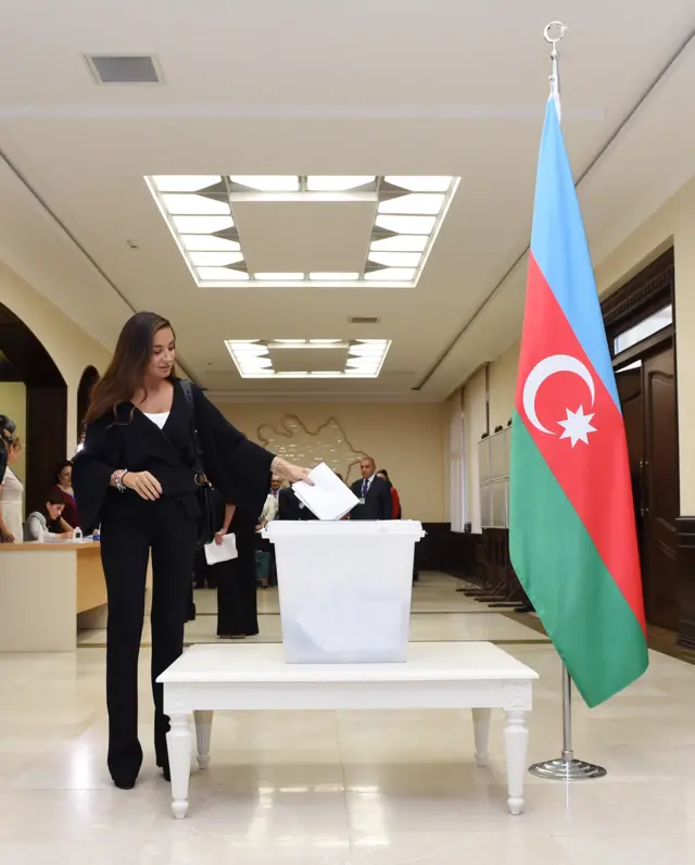 Arzu Əliyeva səs verir