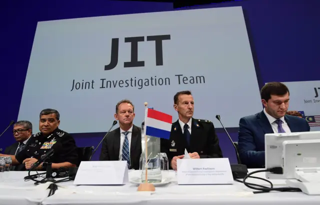 Члены международной группы по расследованию причин катастрофы рейса MH17