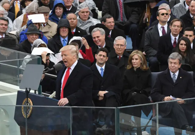 Hình ảnh ông Trump đọc diễn văn nhậm chức