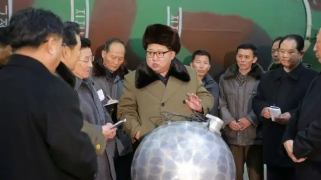 Hogaamiyaha Kuuriyada Waqooyi Kim Jong-un oo eegaya nukliyerka dalkiisa