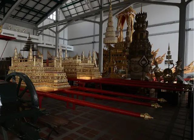 พระยานมาศสามลำคาน