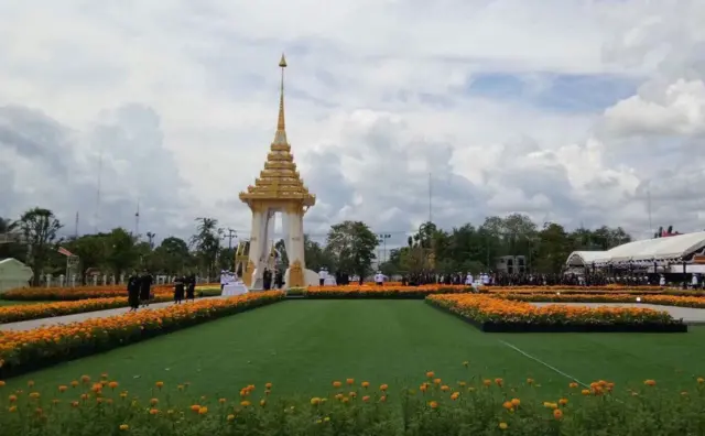 พิธีถวายดอกไม้จันทน์ ณ พระเมรุจำลอง อำเภอเมือง จังหวัดยะลา