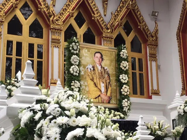พิธีบำเพ็ญกุศลและวางดอกไม้จันทน์ ณ วัดพุทธปทีป กรุงลอนดอน