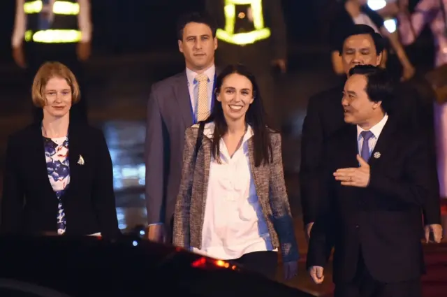 Tân Thủ tướng Jacinda Ardern đã tới sân bay Đà Nẵng tối 9/11 để tham dự hội nghị APEC