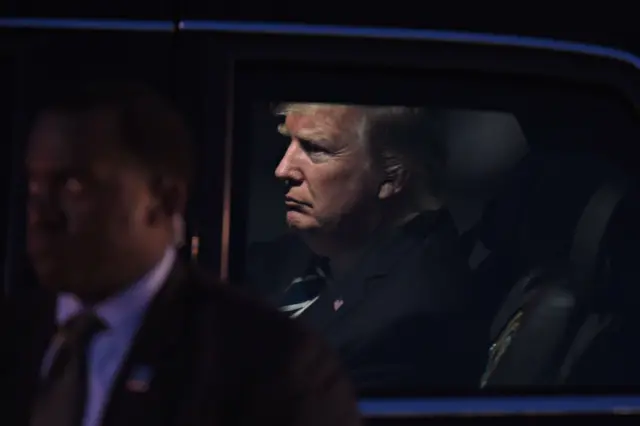 Tổng thống Trump trên chiếc xe "Quái thú" từ Nội Bài về khách sạn Metropole