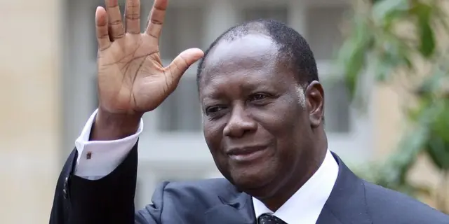 Le président ivoirien Alassane Ouattara a appelé vendredi son homologue zimbabwéen à quitter le pouvoir.