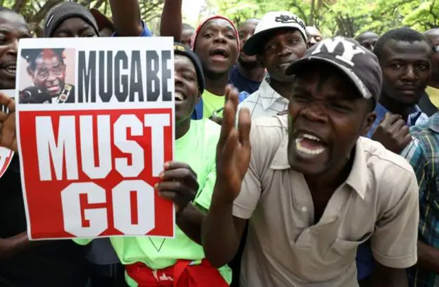 Des manifestants appellent au départ du président Mugabe