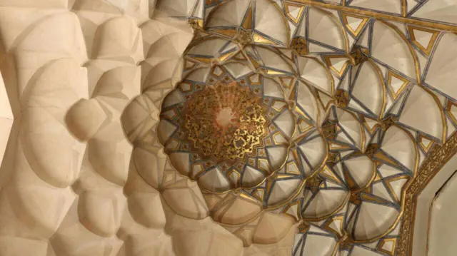 سقف خانه نائل پیش از تخریب