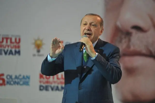 Cumhurbaşkanı Erdoğan kürsüde konuşuyor