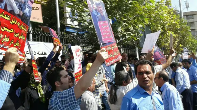 تجمع در مقابل وزارت کار